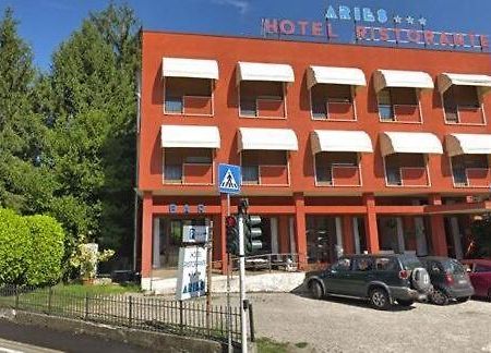 Aries Hotel Lesa Eksteriør billede