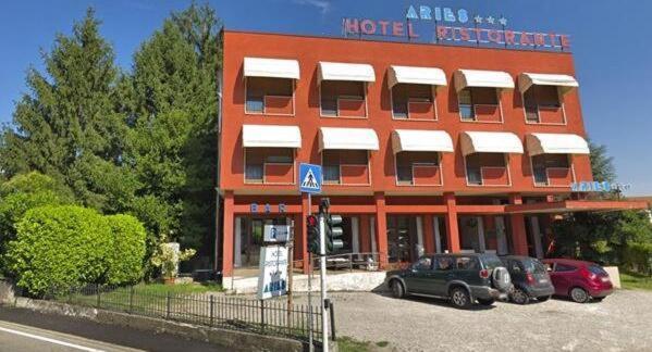 Aries Hotel Lesa Eksteriør billede